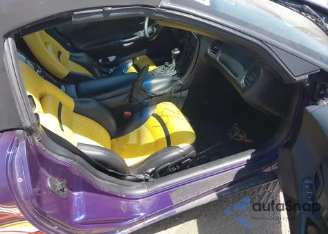 1998 Chevrolet Corvette z USA, uszkodzony, nr VIN 1G1YY32G2W5119292